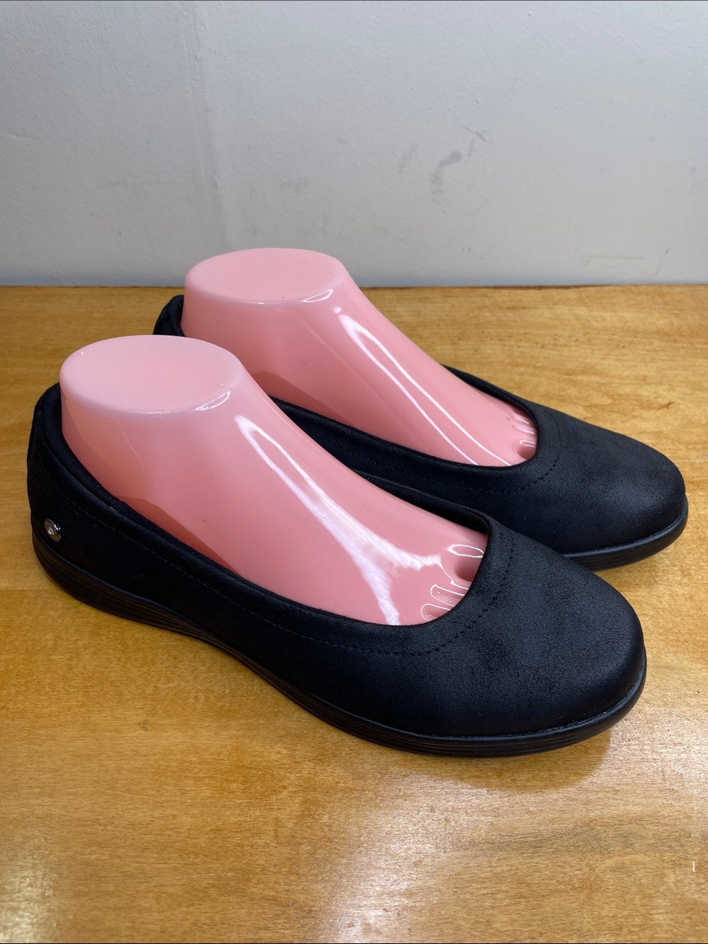 Skechers Women's Black Slip-On Comfort Flats. Size 8.5